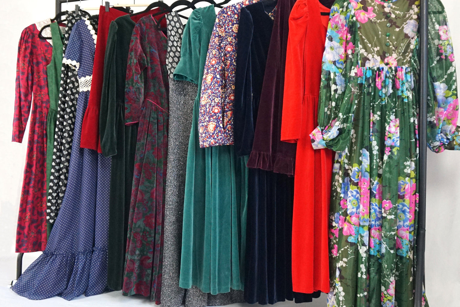 How to Identify 70s Vintage Clothing: A Beginner's Guide