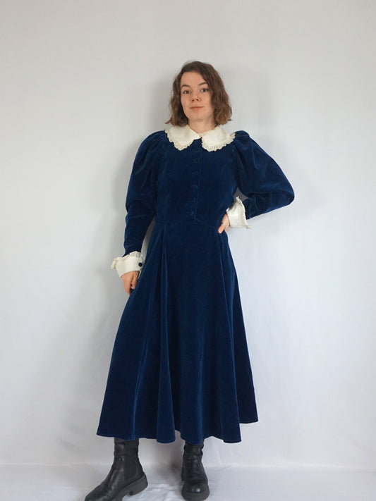 Droopy & Browns Velvet Dress - M