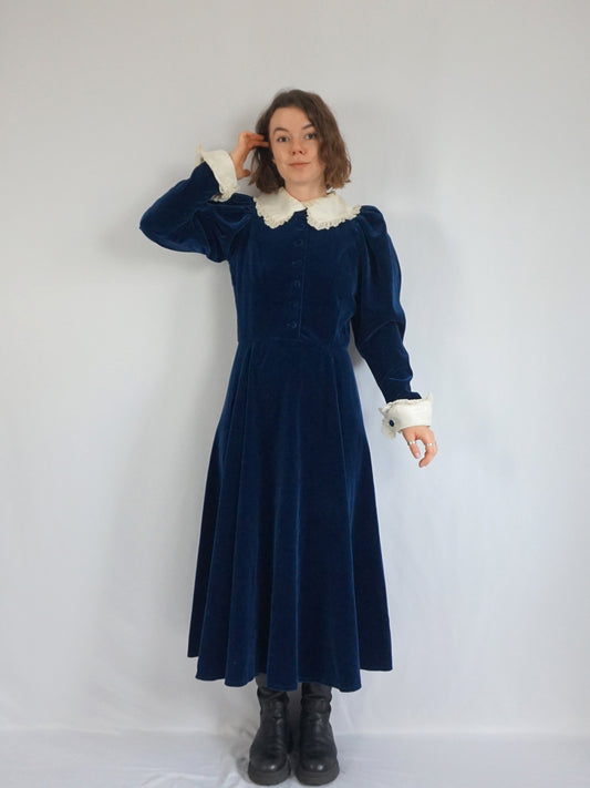 Droopy & Browns Velvet Dress - M