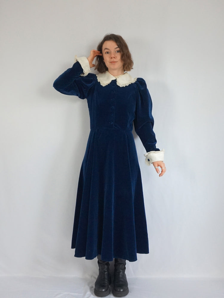 Droopy & Browns Velvet Dress - M