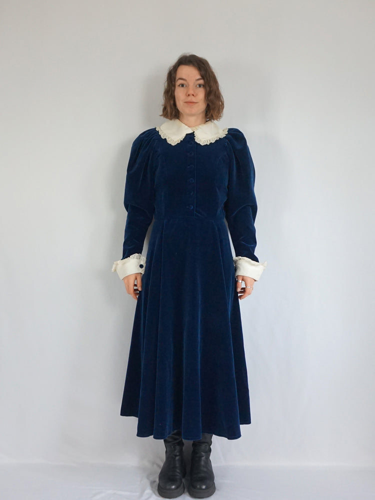 Droopy & Browns Velvet Dress - M