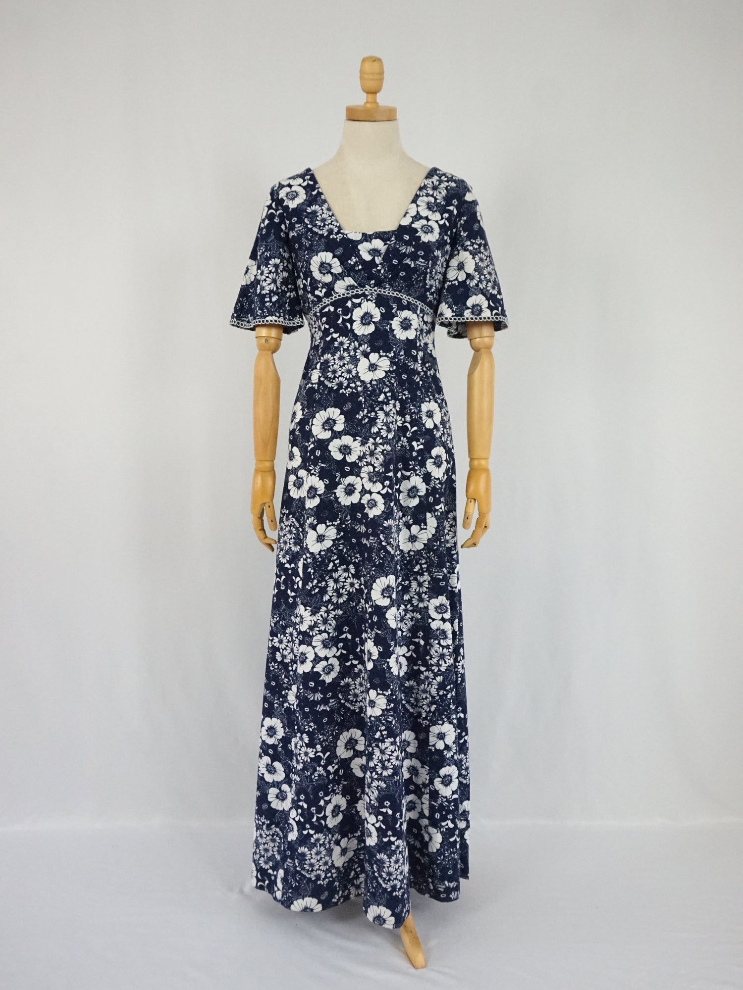Vintage 70s Textured Seersucker Maxi Dress - XS | Reloved Studio Vintage 70s Textured Seersucker Maxi Dress - XS | Reloved Studio