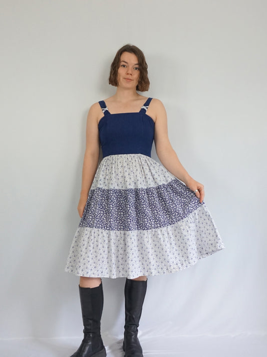 Seersucker Ditsy Floral Tiered Dress - S