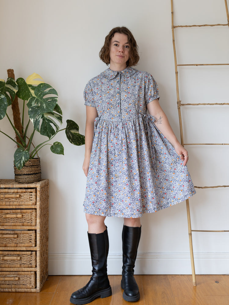 70s Ditsy Floral Midi Dress with Peter Pan Collar - L