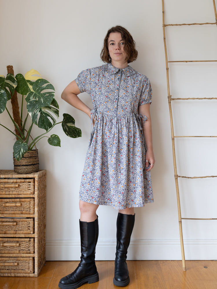 70s Ditsy Floral Midi Dress with Peter Pan Collar - L