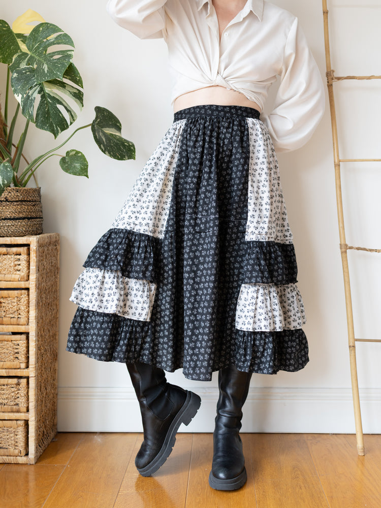 70s Ayesha Davar Black & White Ditsy Floral Midi Skirt - 34”