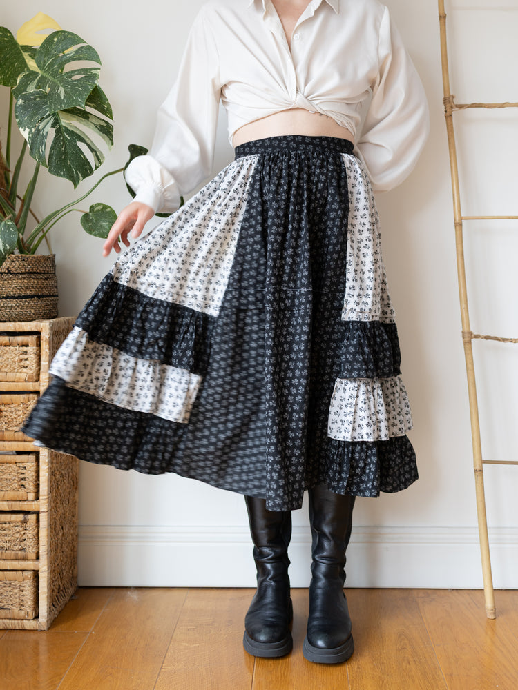 70s Ayesha Davar Black & White Ditsy Floral Midi Skirt - 34”