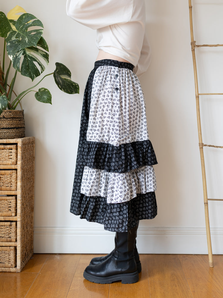 70s Ayesha Davar Black & White Ditsy Floral Midi Skirt - 34”