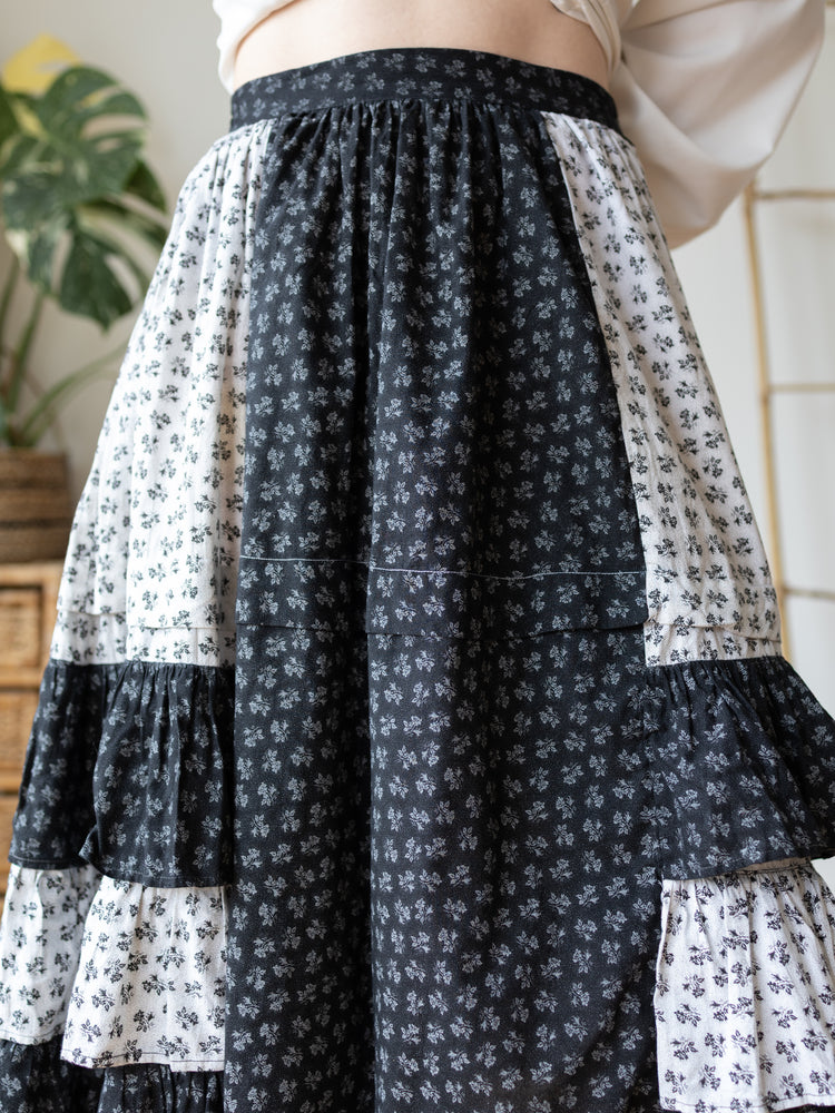 70s Ayesha Davar Black & White Ditsy Floral Midi Skirt - 34”