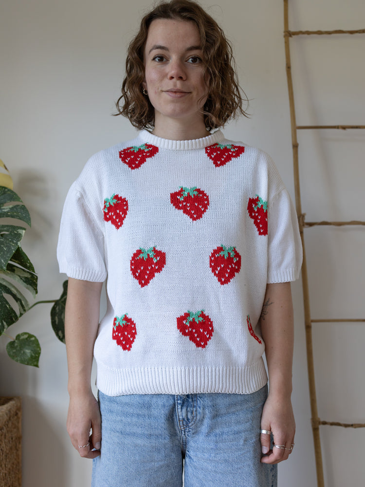 90s Strawberry Knitted Top - M