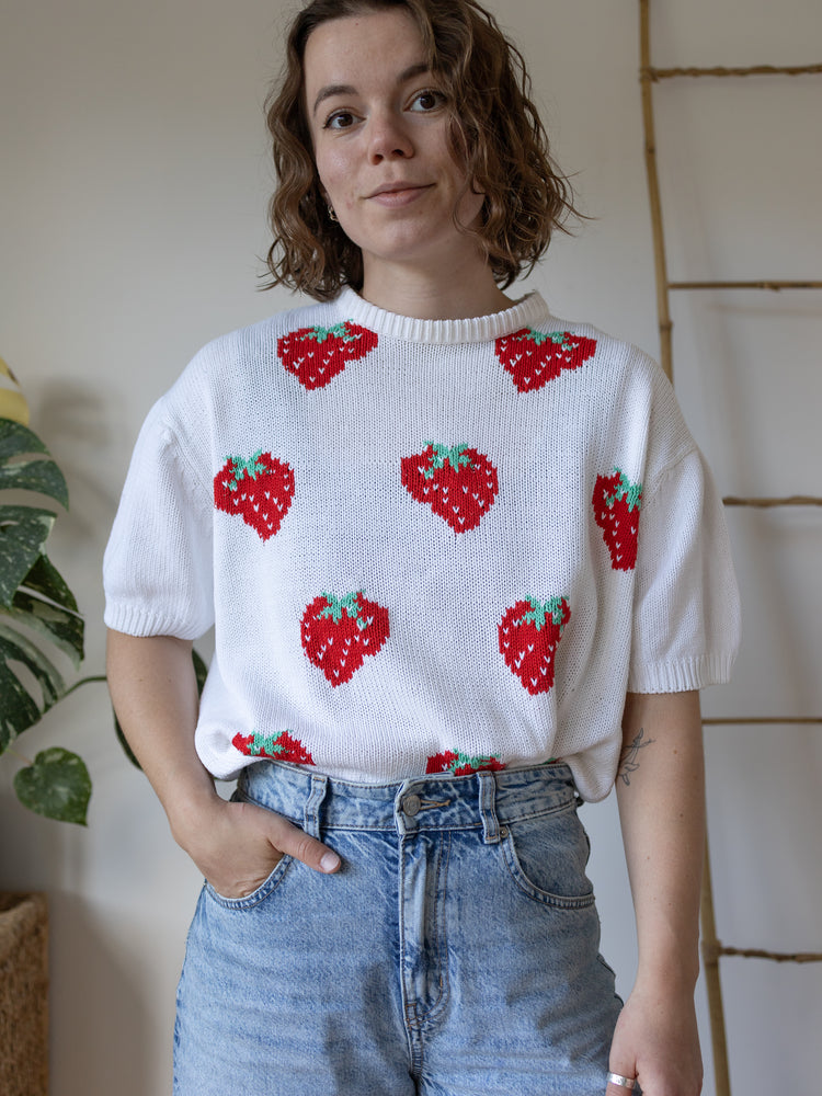 90s Strawberry Knitted Top - M