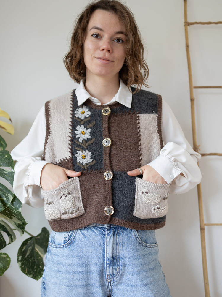 90s C&A Austrian Embroidered Knitted Vest - M