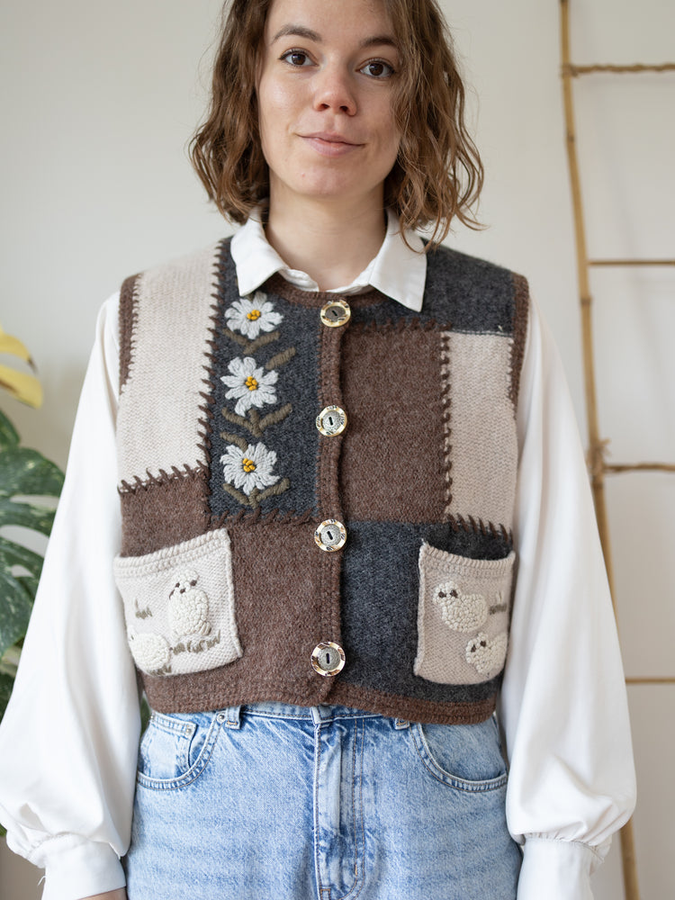 90s C&A Austrian Embroidered Knitted Vest - M