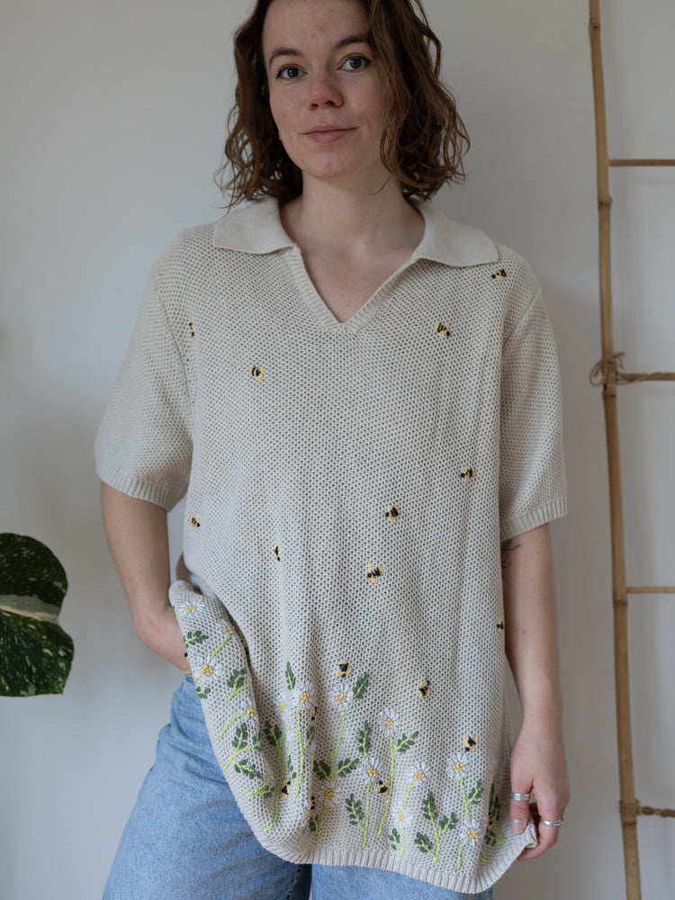 90s Bee Embroidered Knit Top - XXL